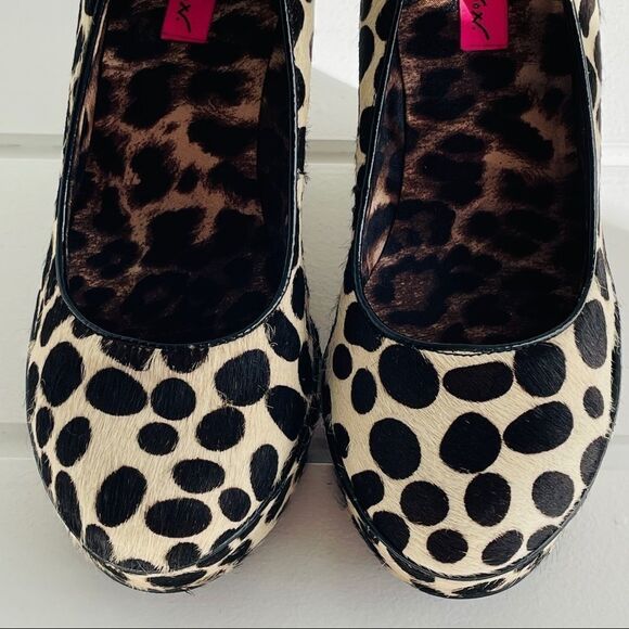 Betsey Johnson Mixxy Calf Hair Wedge Pump Shoes - Picture 9 of 14